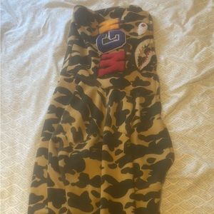Bape hoodie size XL worn a few times good condition